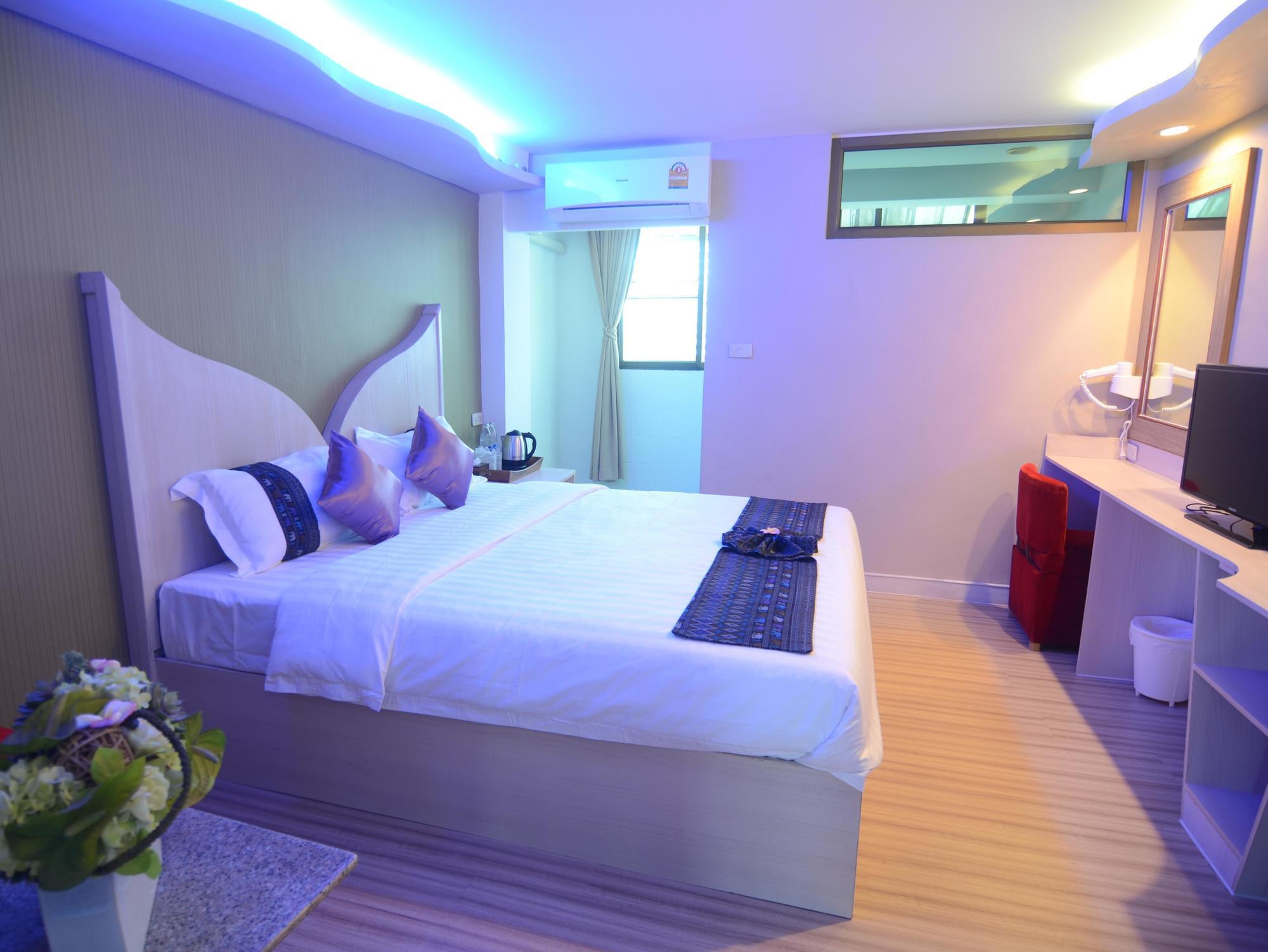 Hotel Centro Cnx à Chiang Mai Extérieur photo