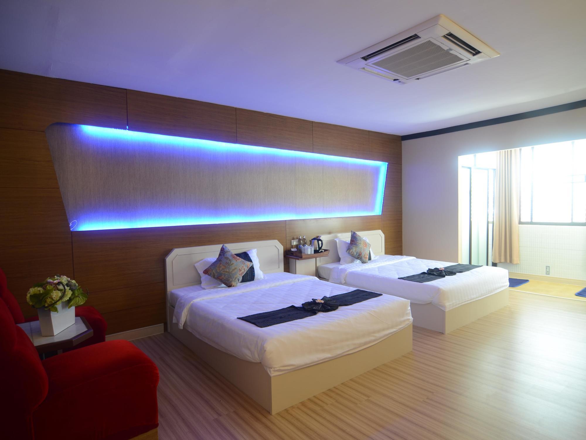 Hotel Centro Cnx à Chiang Mai Extérieur photo