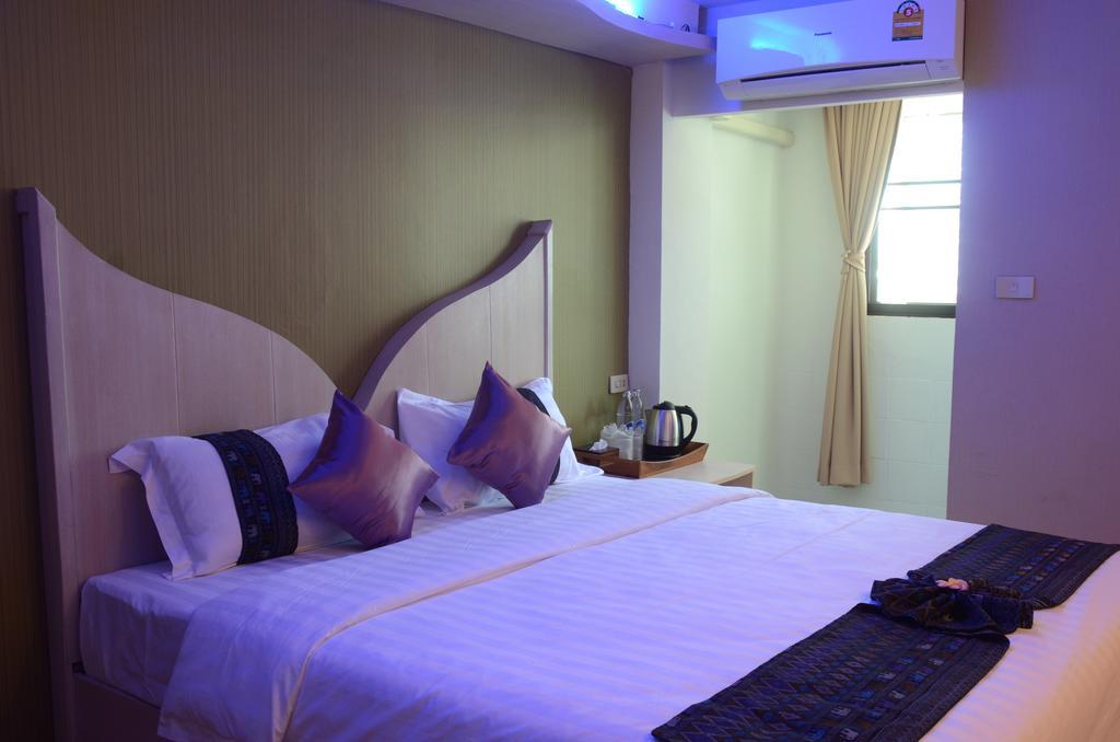 Hotel Centro Cnx à Chiang Mai Extérieur photo