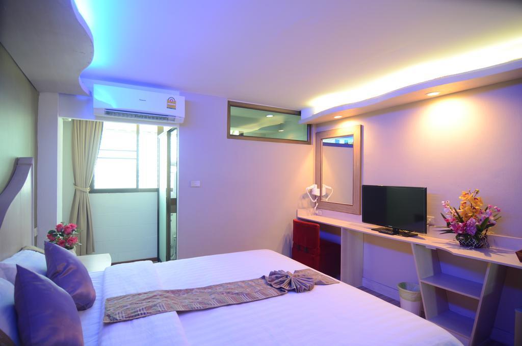 Hotel Centro Cnx à Chiang Mai Extérieur photo