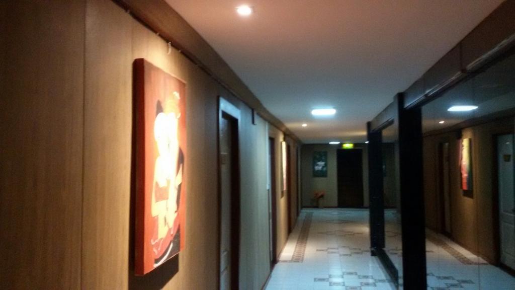 Hotel Centro Cnx à Chiang Mai Extérieur photo