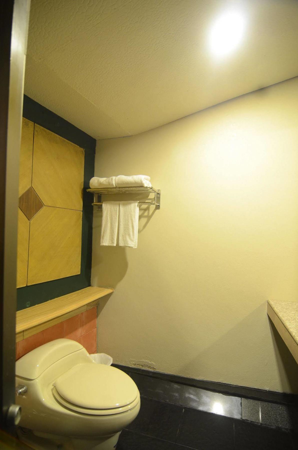 Hotel Centro Cnx à Chiang Mai Extérieur photo