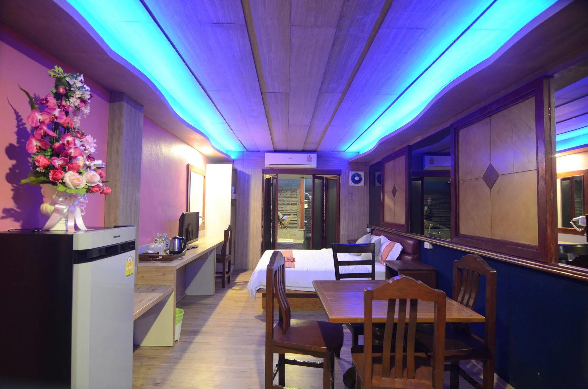 Hotel Centro Cnx à Chiang Mai Extérieur photo