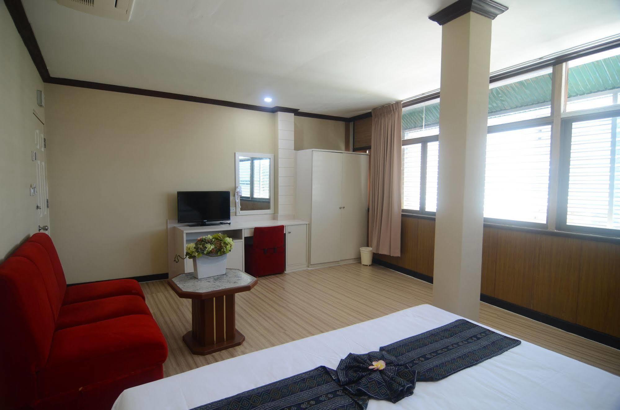 Hotel Centro Cnx à Chiang Mai Extérieur photo