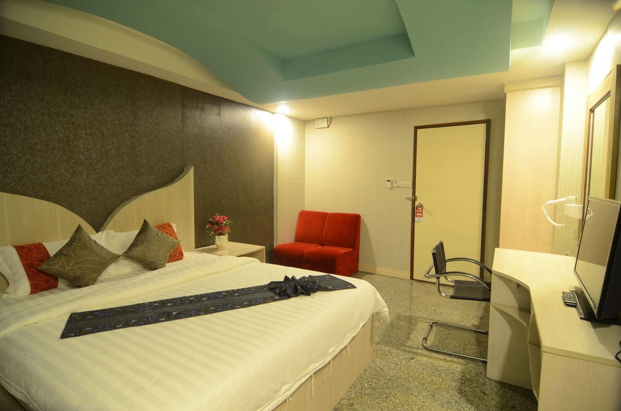 Hotel Centro Cnx à Chiang Mai Extérieur photo