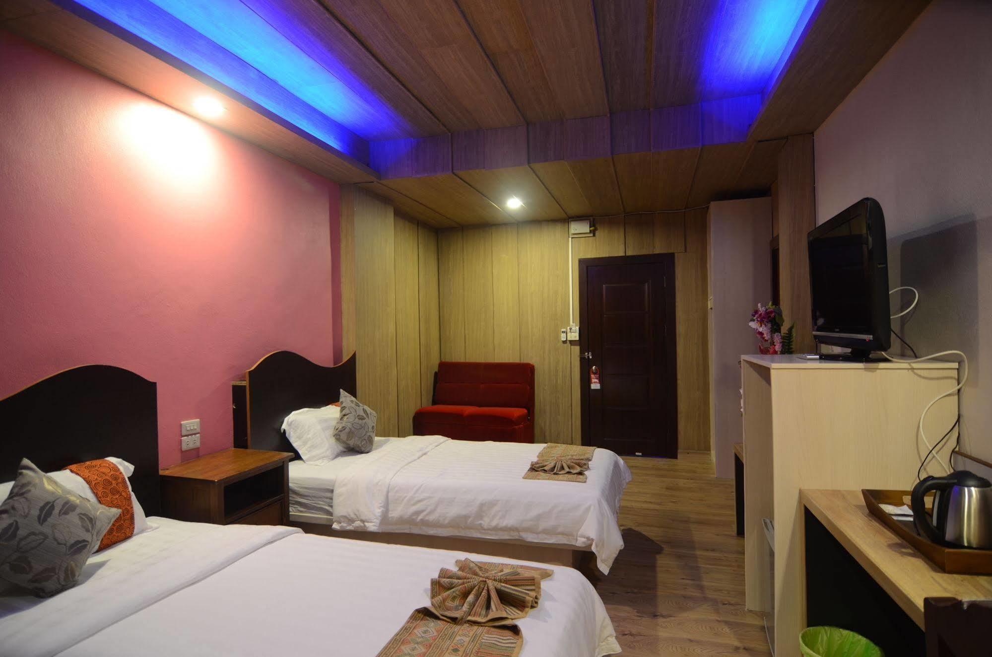 Hotel Centro Cnx à Chiang Mai Extérieur photo