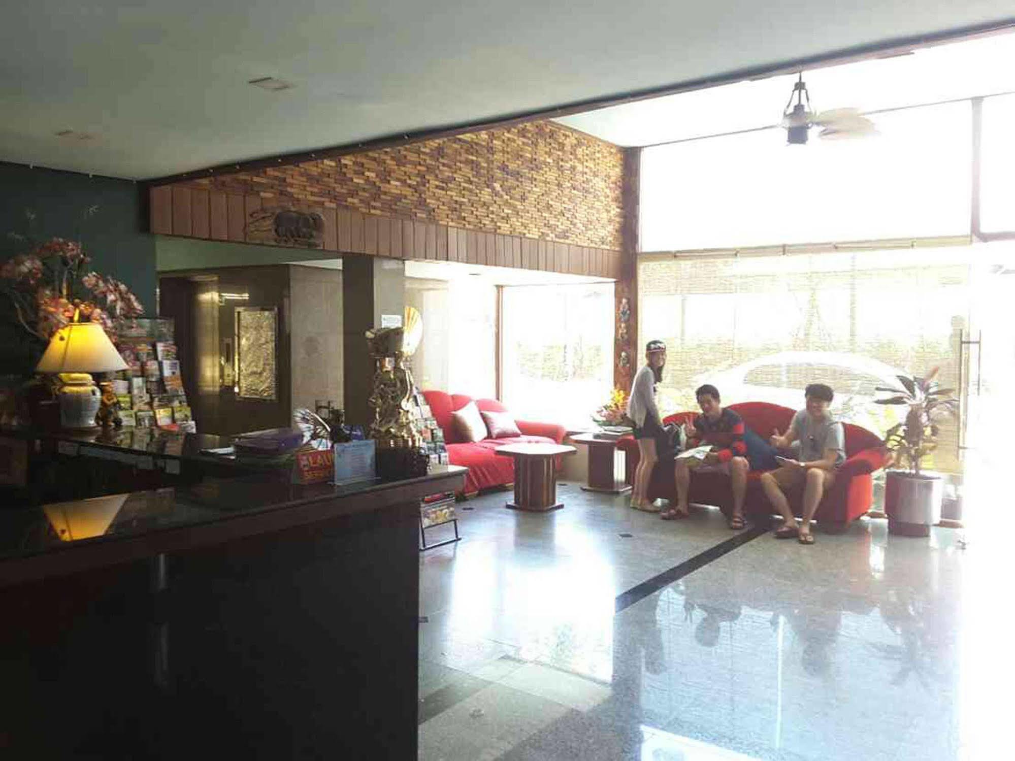 Hotel Centro Cnx à Chiang Mai Extérieur photo
