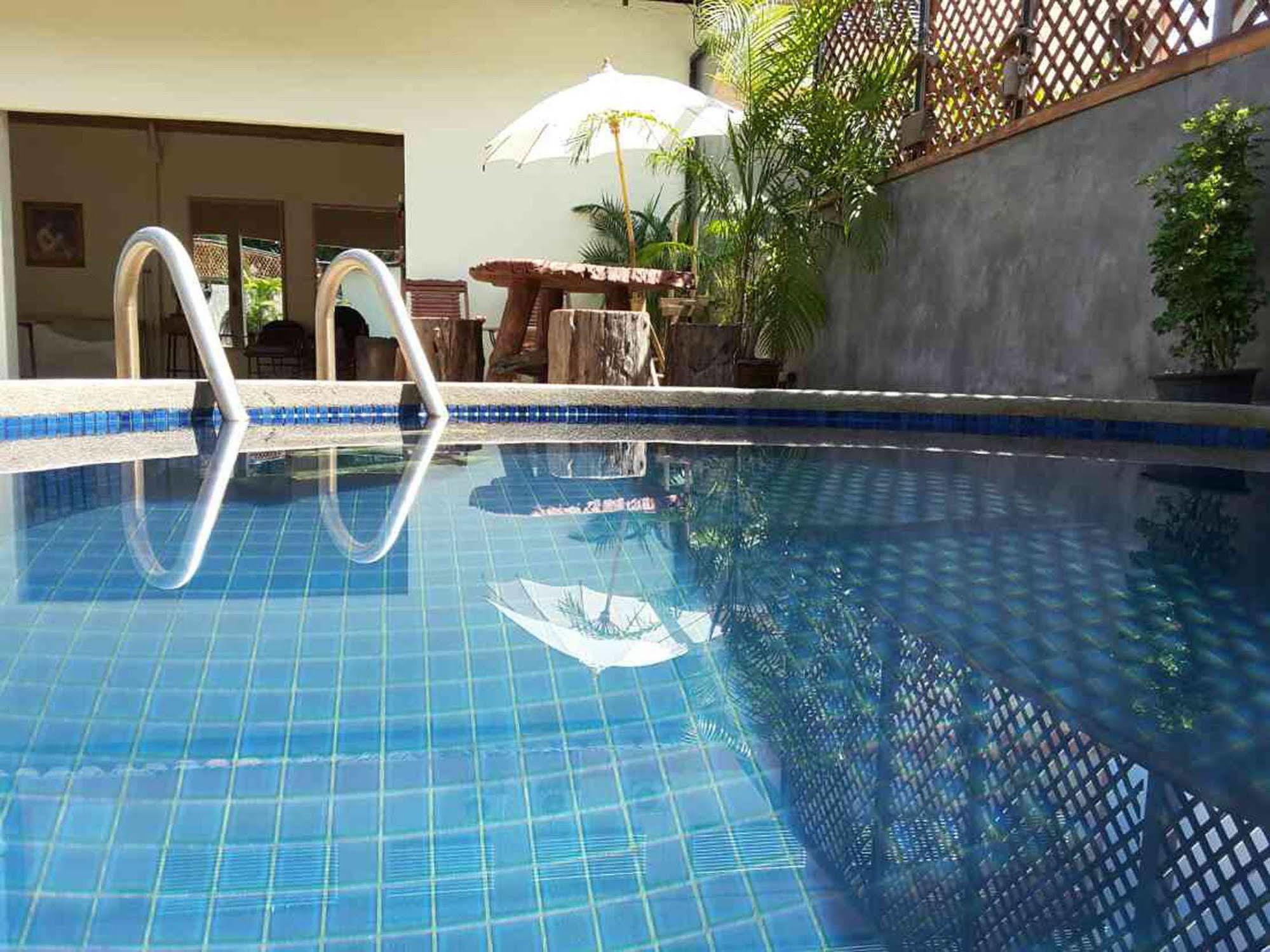 Hotel Centro Cnx à Chiang Mai Extérieur photo